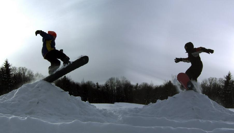 boys-snowboarding